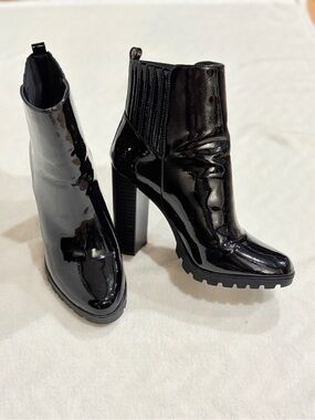 JustFab Women's Black Patent Chunky Heel Ankle Booties